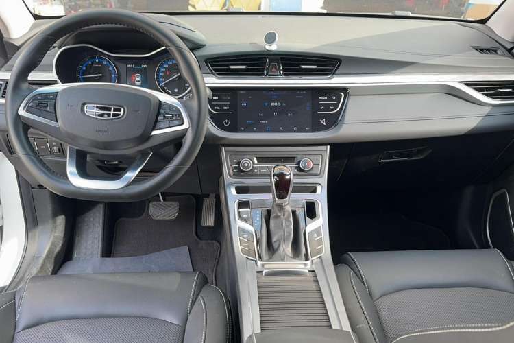 Used Geely Auto Emgrand 2019 Leading Edition 1.5L CVT Luxury Model China VI Standard
