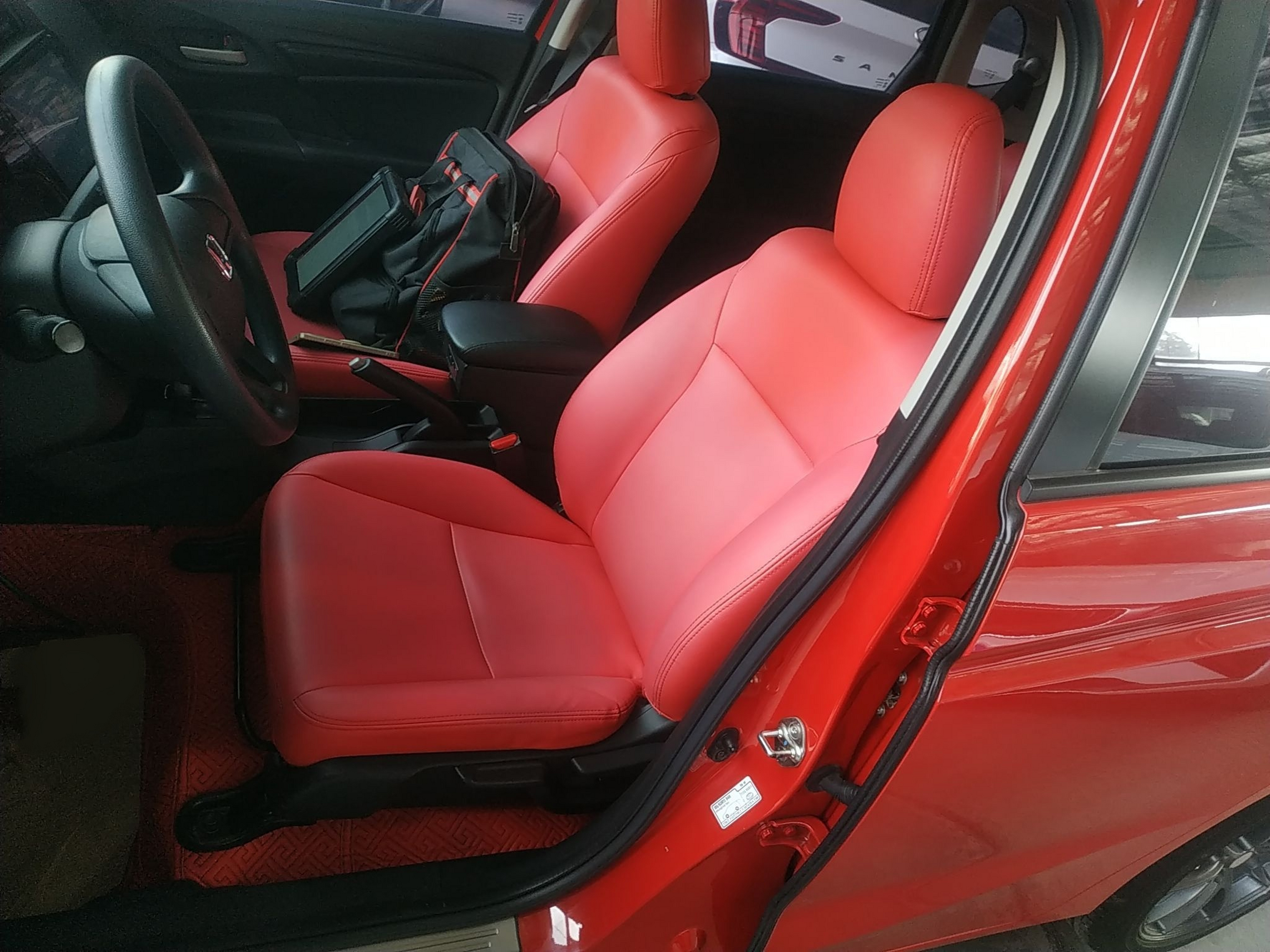 Переднее сиденье в автомобиле