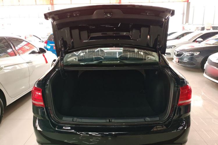 Used Volkswagen Lavida 2017 1.6L Automatic Comfort Edition
