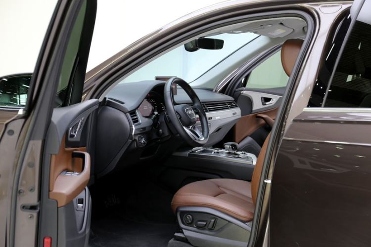 Used Audi Q7 2018 40 TFSI Comfort Model
