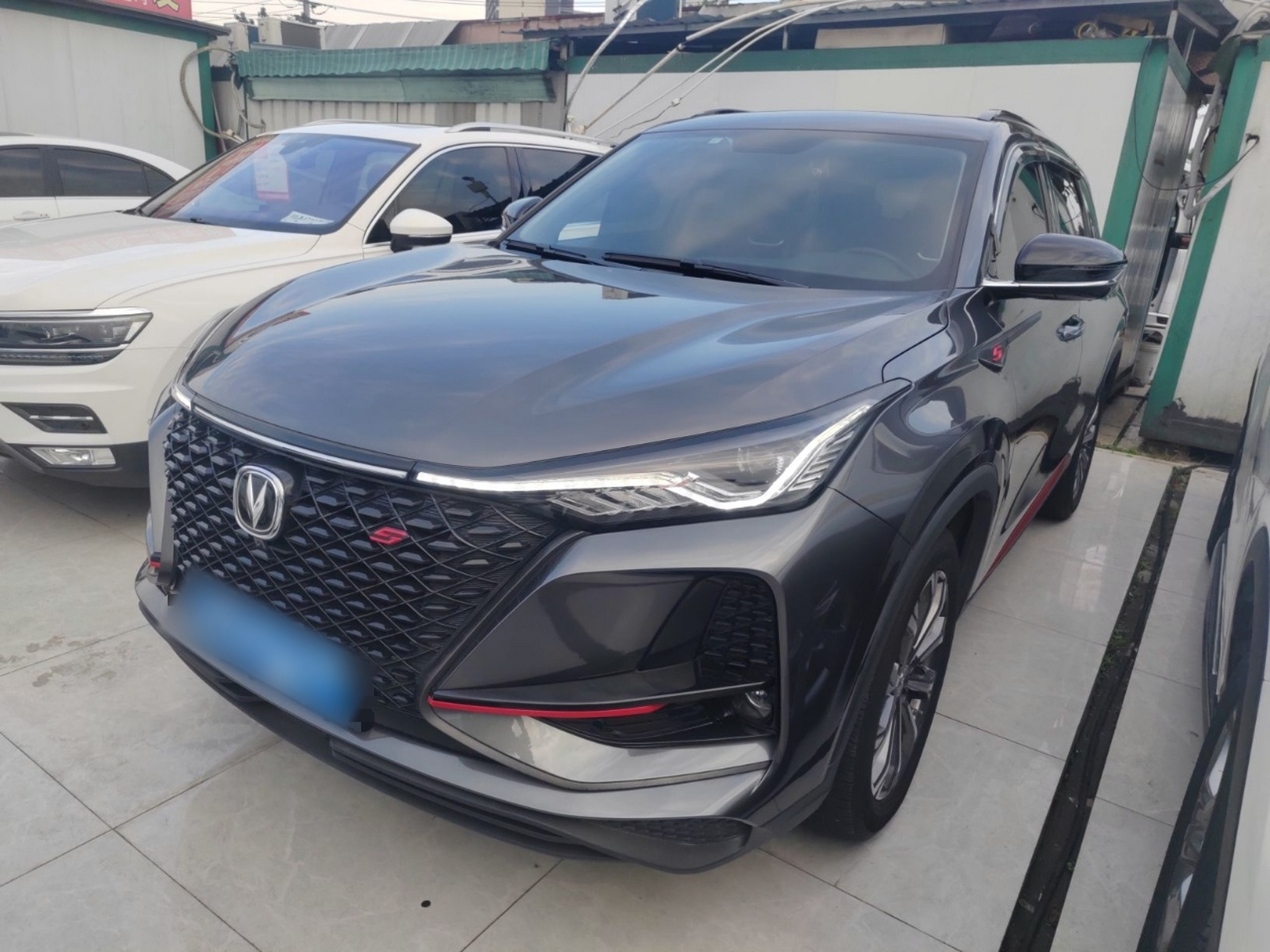 Под передней частью автомобиля