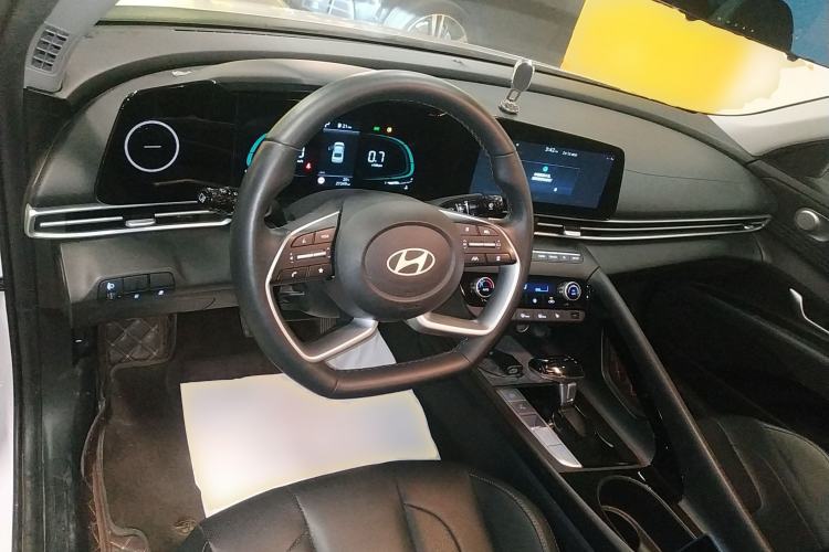 Used Hyundai Elantra 2023 1.5L CVT LUX Prestige Edition