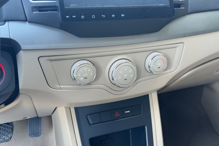 Used Roewe 350 2015 1.5L Automatic Luxury Sunroof Edition
