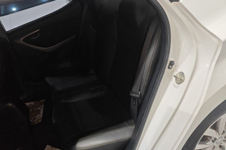 Used Hyundai Elantra 2015 1.6L Automatic Fashion Model
