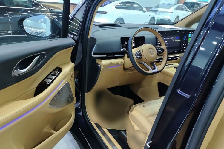 Used VOYAH Dream 2025 PHEV Four-Wheel-Drive Flagship Kunpeng Edition
