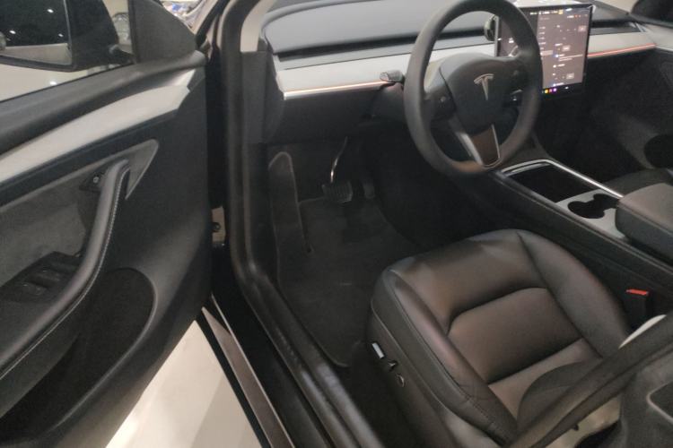 Used Tesla Model Y 2023 Rear-Wheel-Drive Version
