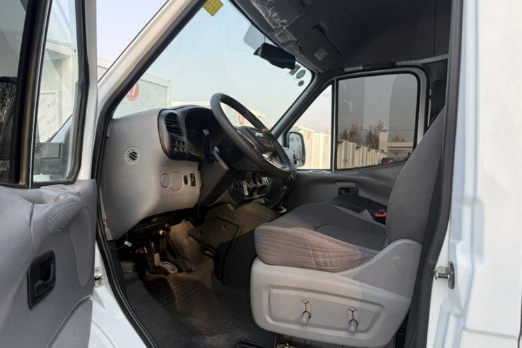 Used JMC Transit 2019 2.8T Commercial Version Short Wheelbase Mid-Roof 6-Seater China VI JX493
