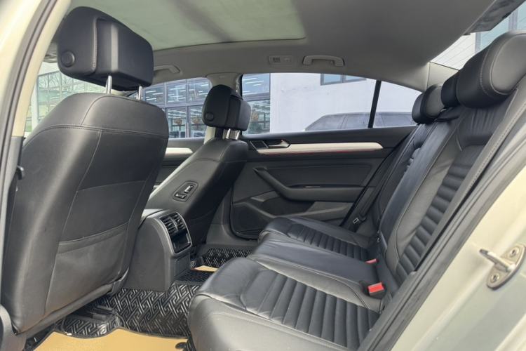 Used Volkswagen Magotan 2018 330TSI DSG Advanced Model
