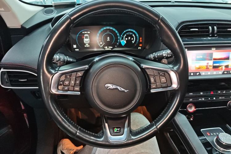 Used Jaguar F-PACE 2016 2.0T Two-Wheel-Drive R-Sport Sport Edition
