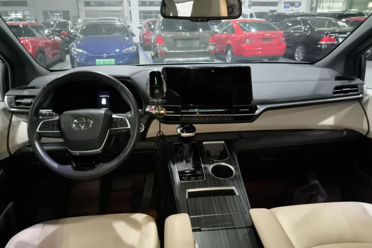 Used Toyota Sienna 2021 2.5L Hybrid Premium Edition
