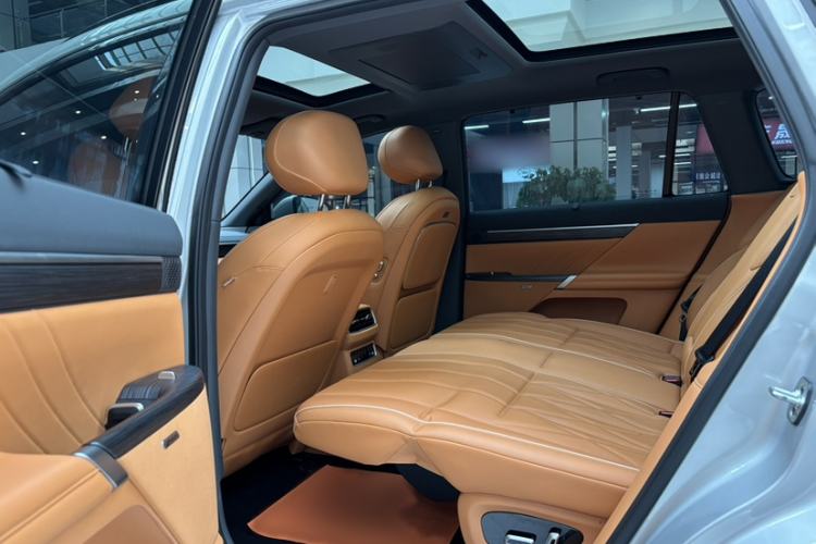 Used  eπ008 2025 210Max Range-Extended Version 5 Seats