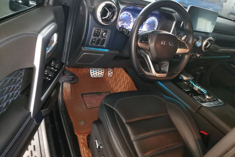 Used  BJ40 2023 2.0T Automatic Four-Wheel Drive Urban Hunter Edition Chivalrous Type
