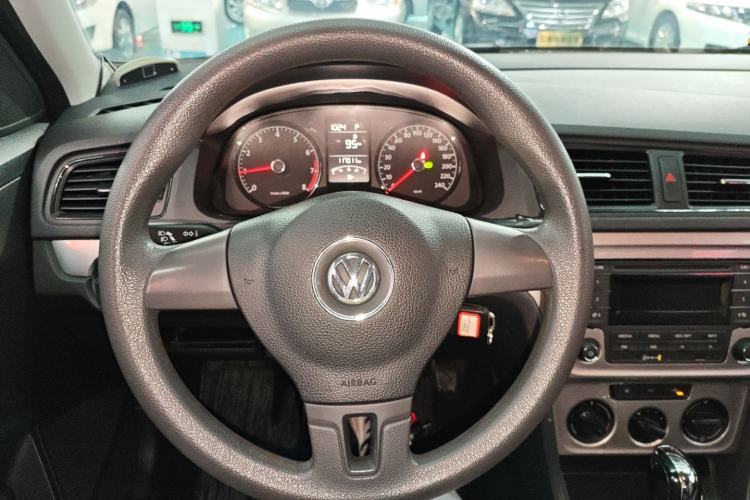 Used Volkswagen Gran Lavida 2013 1.6L Automatic Fashion Model
