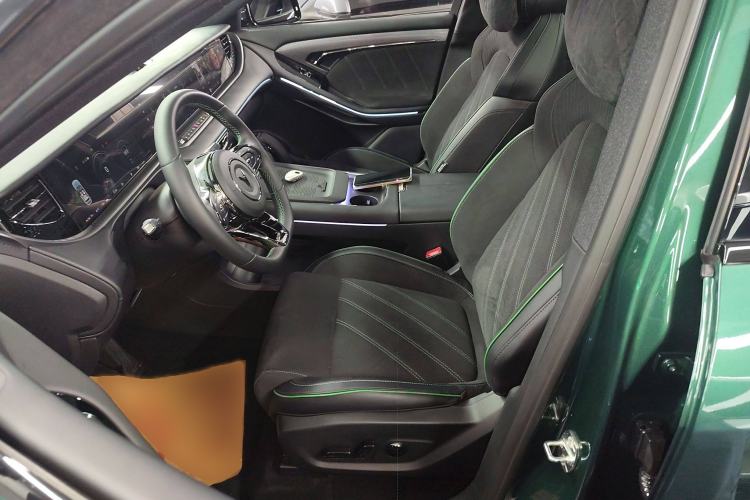 Used VOYAH FREE 2025 318 259 km All-Wheel-Drive Exploration Edition
