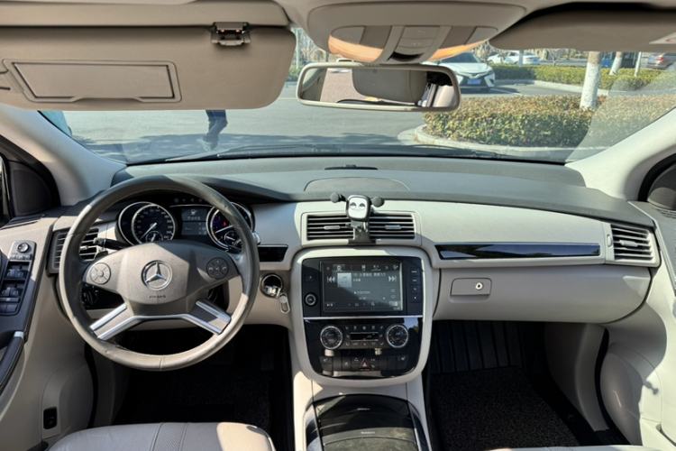 Used Mercedes-Benz R-Class 2017 R 320 4MATIC Business Edition Prestige Model
