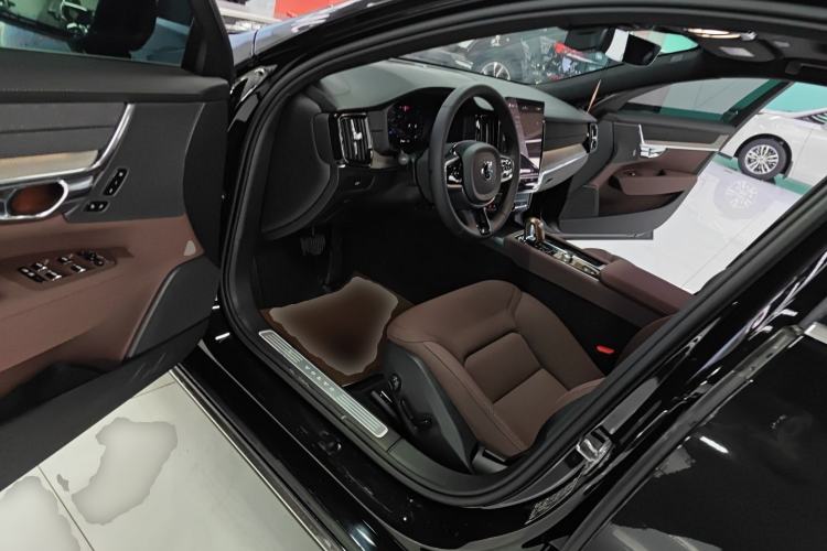 Used Volvo S90 2026 B5 Zhiyi Luxury Edition
