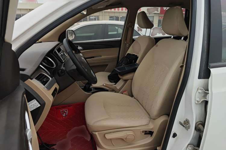 Used Baojun 730 2016 Revised 1.5L Manual Standard Version 7 Seats China V Emission Standard
