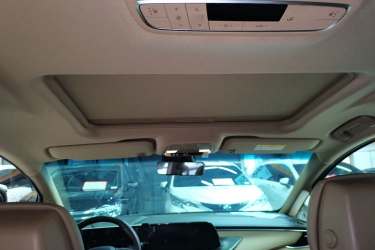 Used Buick GL8 2022 ES Landtrek 653T Luxury Edition
