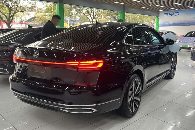 Used Volkswagen Passat 2022 330TSI Elite Edition Custom Version
