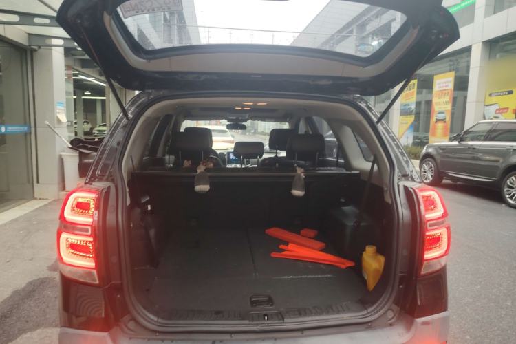 Used Chevrolet Captiva 2015 2.4L 4x4 Flagship Edition 7-Seater
