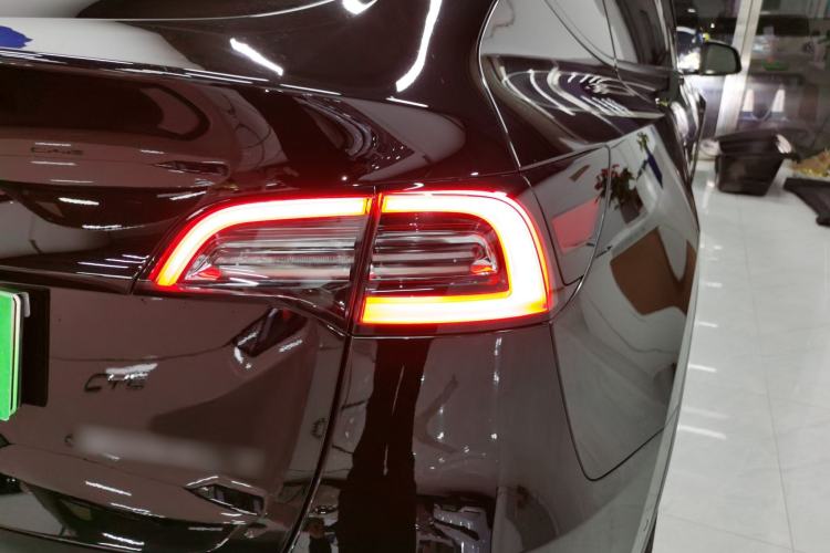 Used Tesla Model Y 2021 Long-Range All-Wheel-Drive Version
