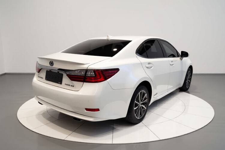 Used Lexus ES 2015 300h Comfort Edition
