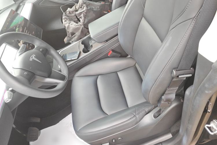 Used Tesla Model Y 2023 Rear-Wheel-Drive Version
