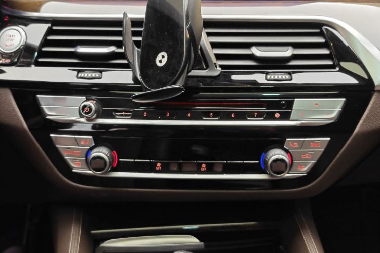 Used BMW 5 Series 2019 Facelifted 525Li Luxury Package
