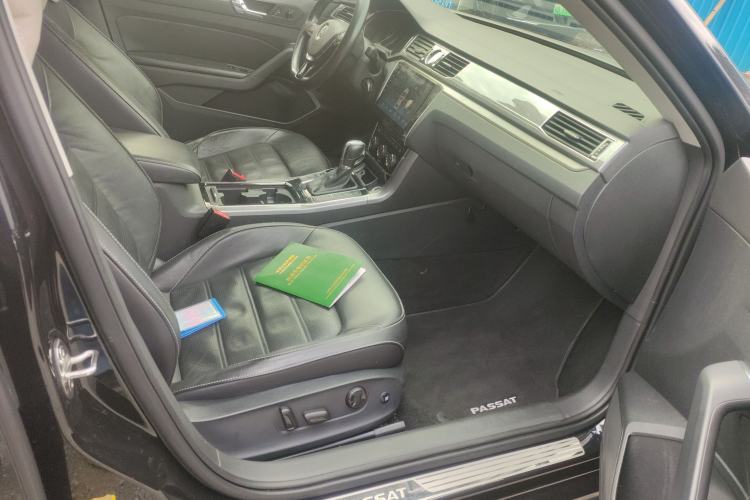 Used Volkswagen Passat 2016 330TSI DSG Luxury Edition
