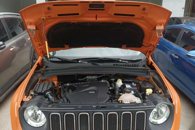 Used  Renegade 2017 180T Automatic Kinetic Edition+
