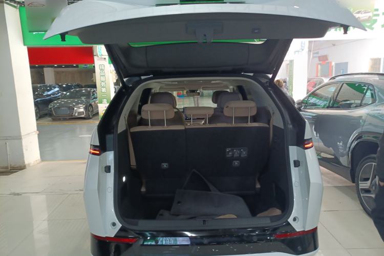 Used XPeng X9 2025 740 Ultra-Long Range Max
