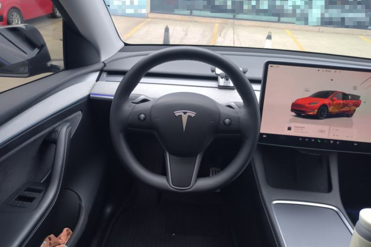 Used Tesla Model Y 2023 Long-Range All-Wheel-Drive Version
