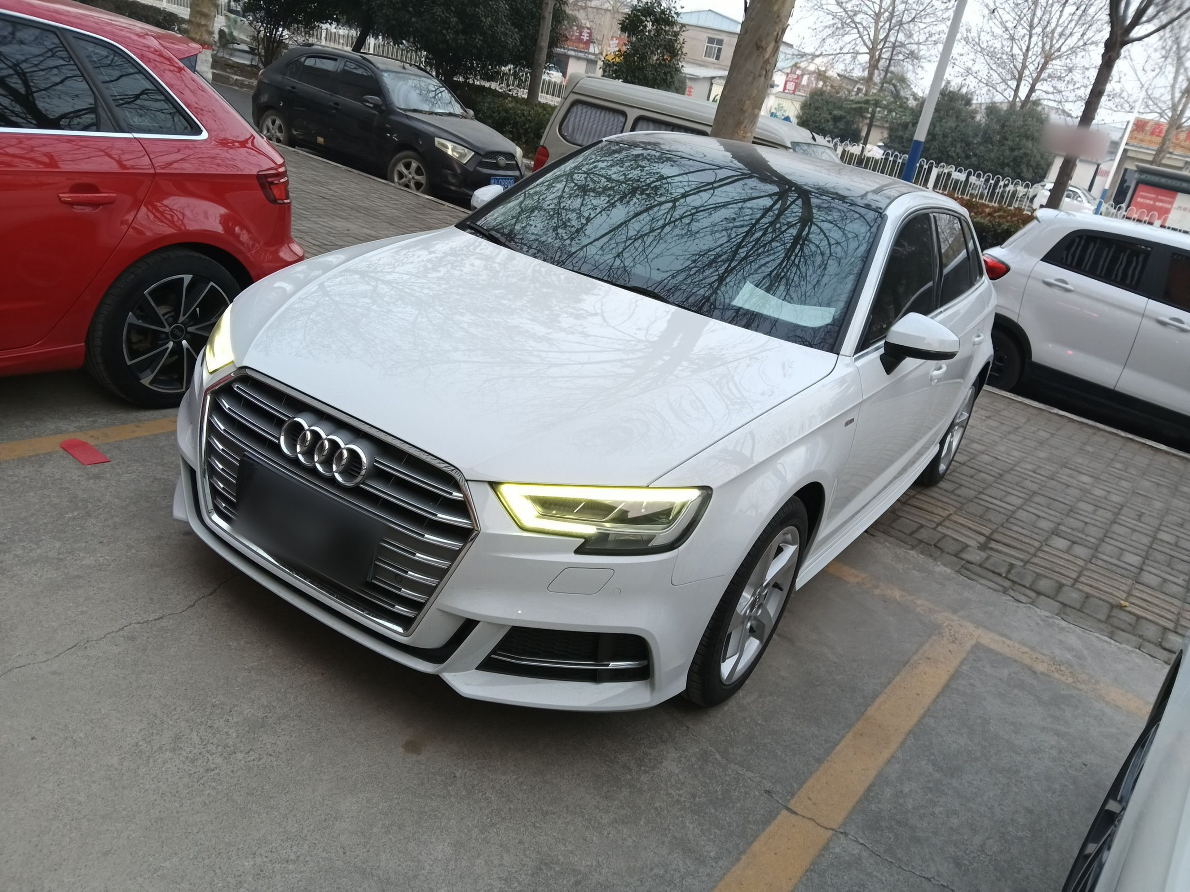 Под передней частью автомобиля