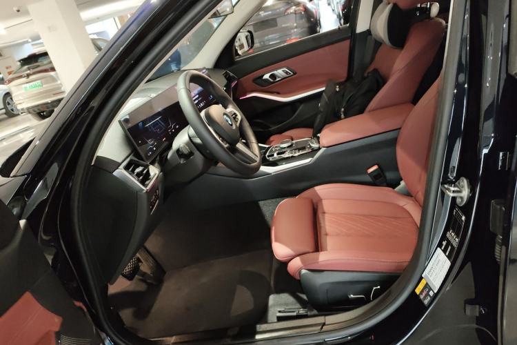 Used BMW i3 2024 eDrive 35 L
