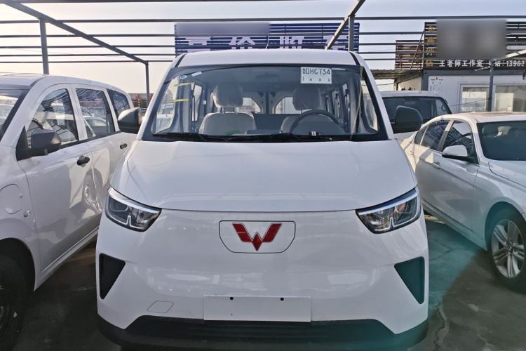 Used Wuling Yangguang 2024 300KM Comfort Version Passenger Van 75kW