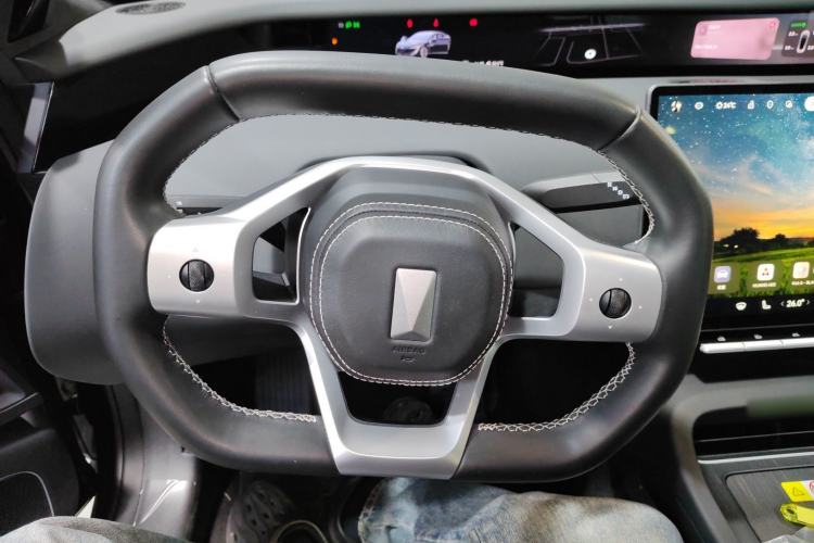 Used  12 2025 Ultra Extended-Range Edition
