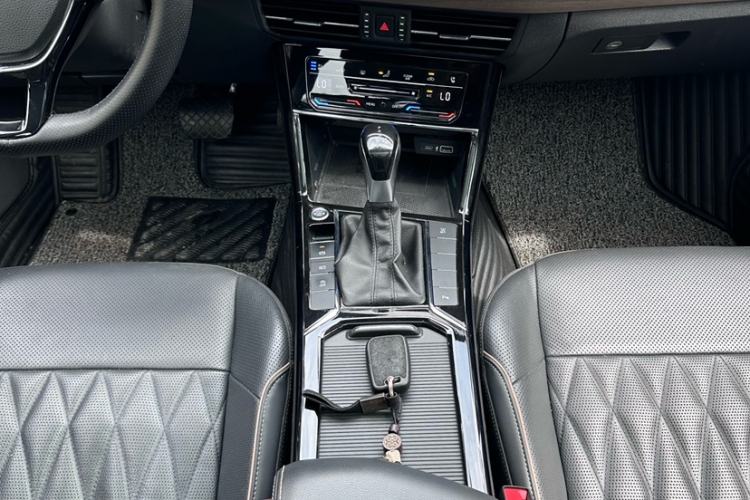 Used Volkswagen Passat 2020 330TSI Luxury Edition China VI
