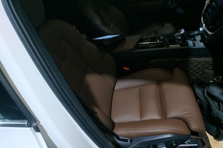 Used Volvo XC60 2023 B5 4x4 Smart Luxury Edition