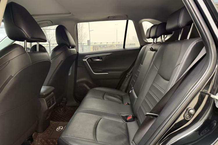 Used Toyota Wildlander 2022 2.0L CVT 4x4 Luxury PLUS Edition
