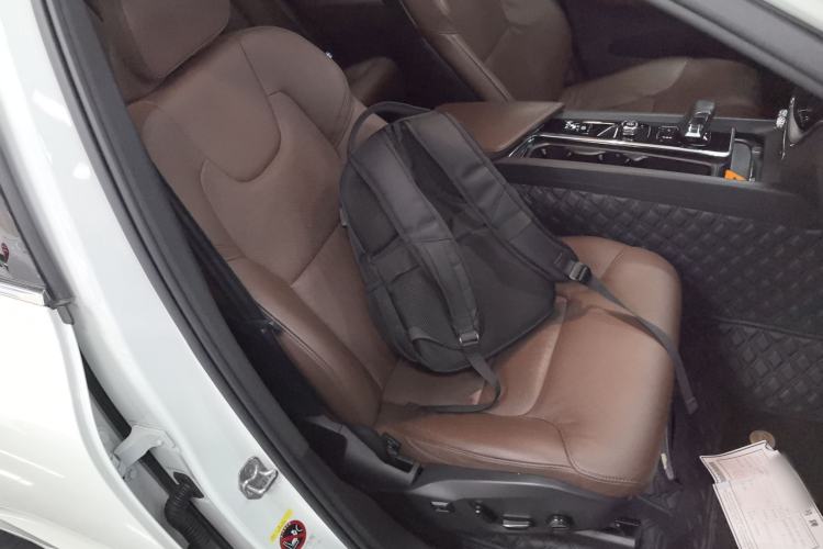 Used Volvo XC60 2022 B5 4x4 Zhiyi Luxury Edition
