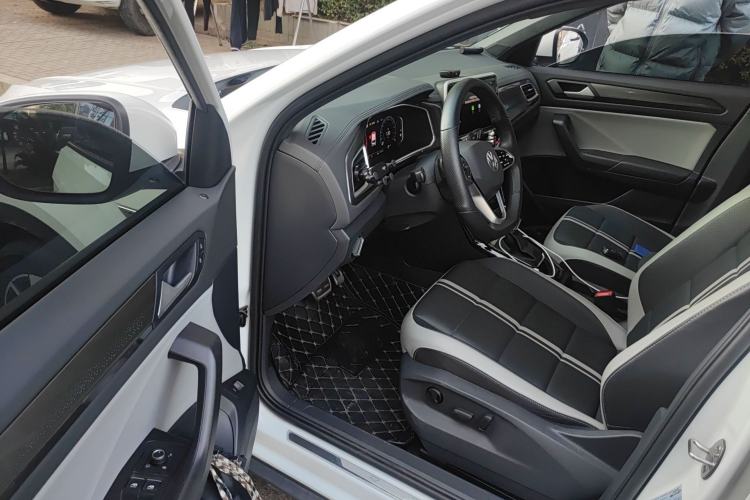 Used Volkswagen T-ROC 2023 300TSI DSG Two-Wheel-Drive Chen Guang Edition
