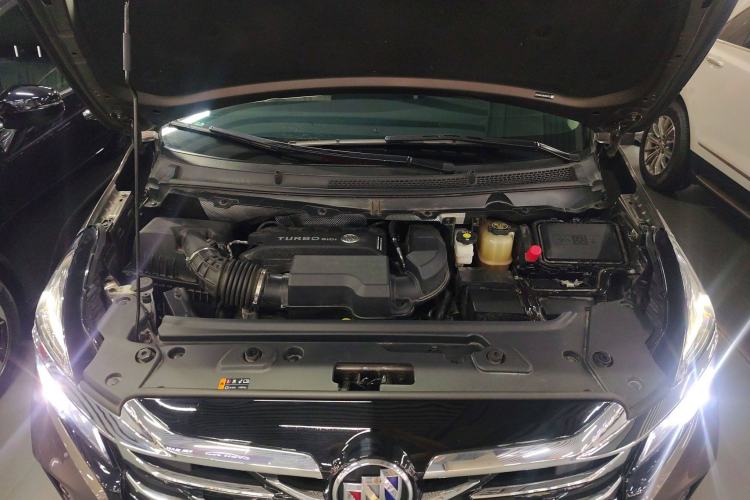 Used Buick GL8 2023 Facelifted Land Cruiser Executive Luxury Version
