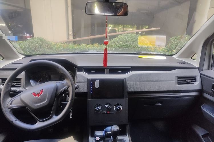 Used Wuling Hongguang PLUS 2020 1.5L Manual Standard Edition 5 Seats
