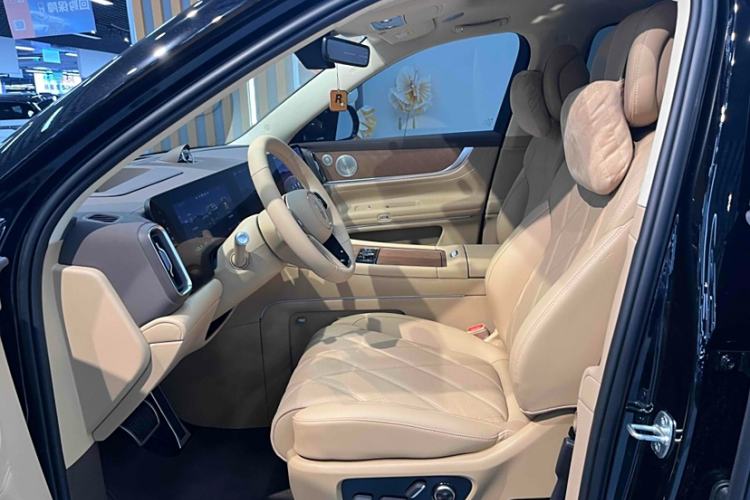 Used Hima AITO M9 2025 Extended-Range Ultra Version 52 kWh 6-Seater
