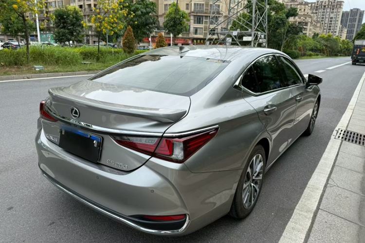 Used Lexus ES 2023 200 Excellence Edition
