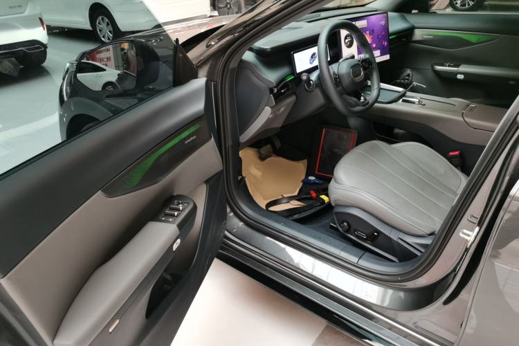 Used Lynk & Co 07 2024 EM-P 126 Long-Range Halo