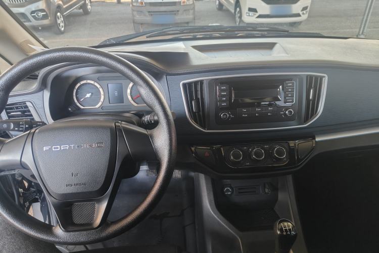 Used FORTHING Lingzhi 2022 Striving Version M5L 1.6L Base Model 9-Seater
