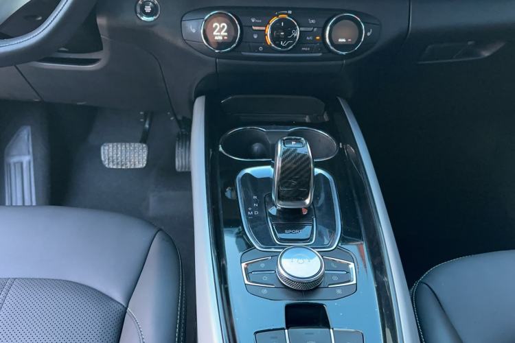 Used  Lingyun 2019 1.6T Two-Wheel Drive Diamond Edition
