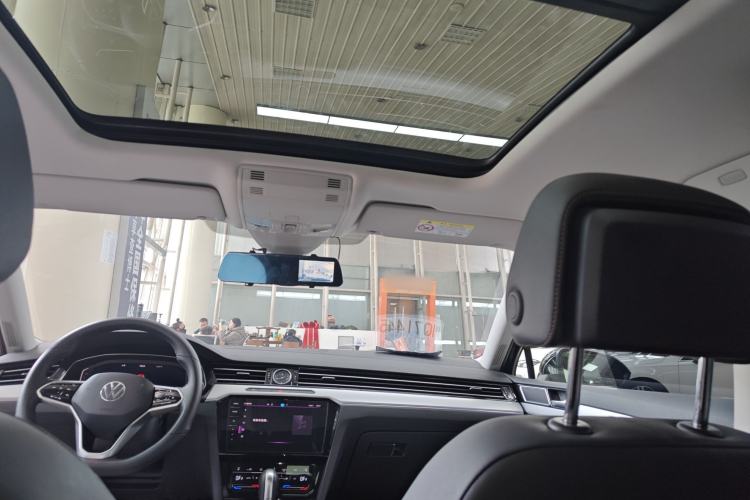 Used Volkswagen Magotan 2025 Zhongxiang Version 330TSI DSG Luxury Edition
