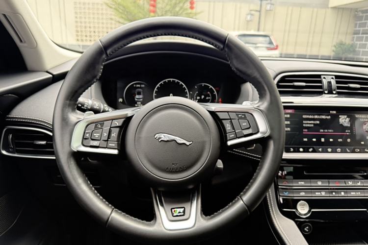 Used Jaguar F-PACE 2018 Restyled 2.0T All-Wheel-Drive R-Sport Sport Edition
